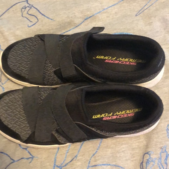 sketchers slip-ons - Picture 3 of 3